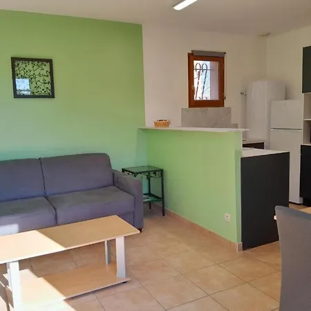 Les Bleuets Apartment *