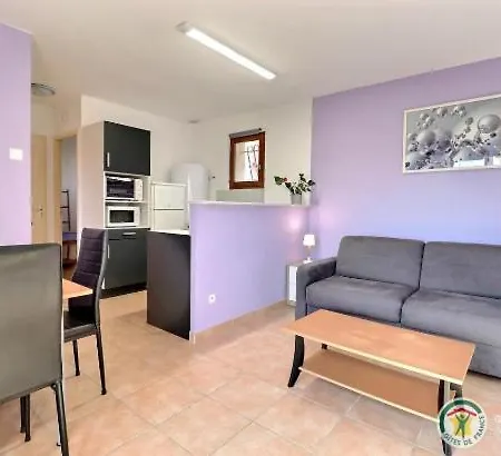 Les Bleuets Apartment *